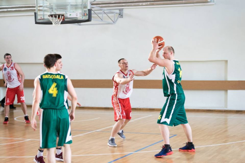 Juozo Blažio vedama Baisogalos ekipa antrus metus iš eilės kovos tik dėl trečiosios vietos Juozo Blažio vedama Baisogalos ekipa antrus metus iš eilės kovos tik dėl trečiosios vietos