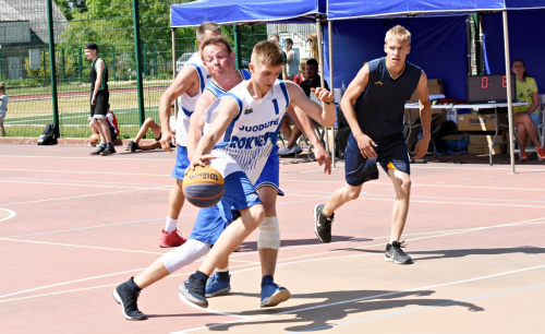 Didžiulio susidomėjimo sulaukė specialus tėvo dienos turnyras tėtis+vaikas Didžiulio susidomėjimo sulaukė specialus tėvo dienos turnyras tėtis+vaikas