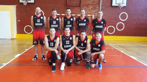 Šiemet čempionate debiutuojanti Akmenės komanda jau pateko tarp 12 geriausiųjų lygoje Šiemet čempionate debiutuojanti Akmenės komanda jau pateko tarp 12 geriausiųjų lygoje