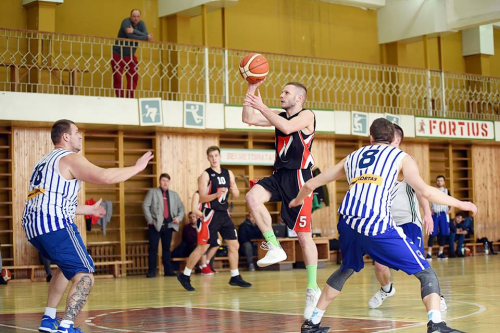 Evaldas Rastenis sėkmingai vadovavo savo komandai, kuri iškovojo eilinę pergalę čempionate Evaldas Rastenis sėkmingai vadovavo savo komandai, kuri iškovojo eilinę pergalę čempionate