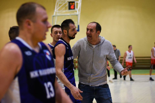 Nerijaus Varnelio vadovaujama komanda toliau kaunasi dėl patekimo į lygos finalą Nerijaus Varnelio vadovaujama komanda toliau kaunasi dėl patekimo į lygos finalą