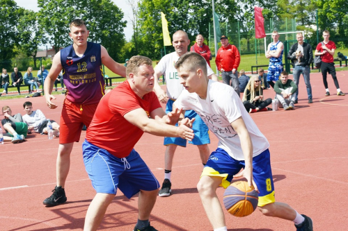 Specialiame Tėvo dienos turnyre susitiko įvairių kartų atstovai Specialiame Tėvo dienos turnyre susitiko įvairių kartų atstovai