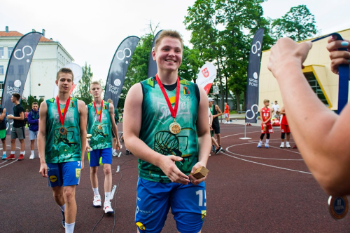 Dublį jaunimo varžybose iškovojo Kaštonų komanda, jie laimėjo U15 varžybas ir liko antri U17 grupėje