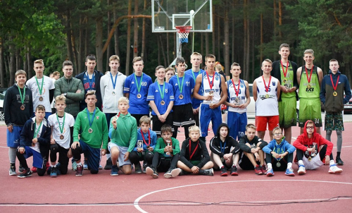 Jaunimo grupių komandos savo kovas dar užbaigė lauke Jaunimo grupių komandos savo kovas dar užbaigė lauke