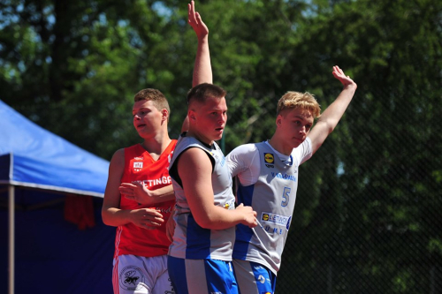 Zaveros krepšininkai puikiai rungtyniauja ir U15 ir U17 grupėse Zaveros krepšininkai puikiai rungtyniauja ir U15 ir U17 grupėse