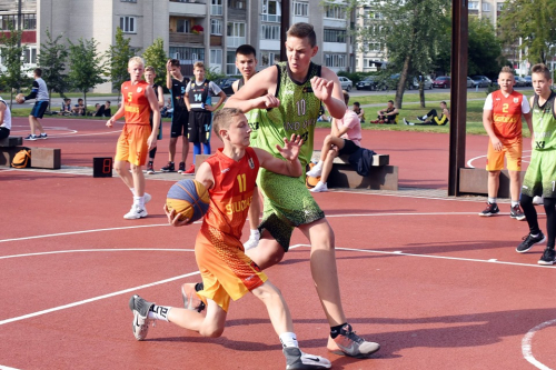 And One komandos gretose žaidžia ir neabejotinai aukščiausias U15 grupės žaidėjas Redas Šukšta And One komandos gretose žaidžia ir neabejotinai aukščiausias U15 grupės žaidėjas Redas Šukšta