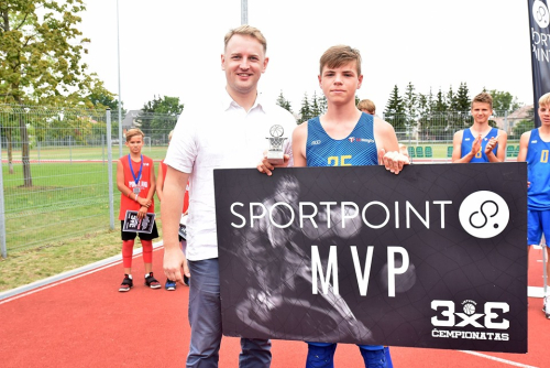 Sportpoint MVP prizą, krepšinio batelius gavo jaunasis krepšininkas iš Plungės Sportpoint MVP prizą, krepšinio batelius gavo jaunasis krepšininkas iš Plungės