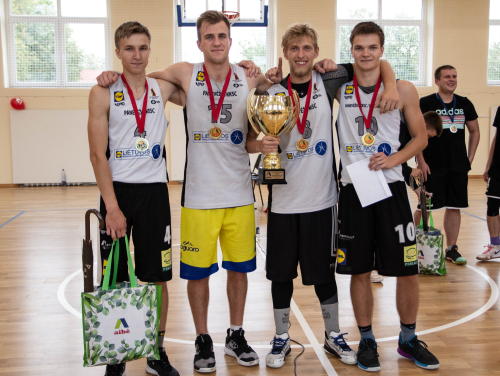 Stumbro vaikinai šventė pergales tiek U17 tiek Vyrų grupėse Stumbro vaikinai šventė pergales tiek U17 tiek Vyrų grupėse