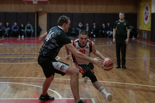 Parovėjos komandoje puikiai rungtyniavo broliai dvyniai Andrius ir Arnas Sketeriai kartu pelnę 36 taškus Parovėjos komandoje puikiai rungtyniavo broliai dvyniai Andrius ir Arnas Sketeriai kartu pelnę 36 taškus