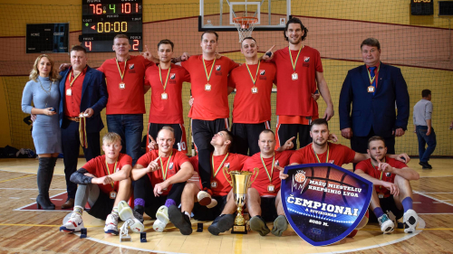 Kruonio komandos krepšininkai trečią kartą pelnė čempionų žiedus Kruonio komandos krepšininkai trečią kartą pelnė čempionų žiedus