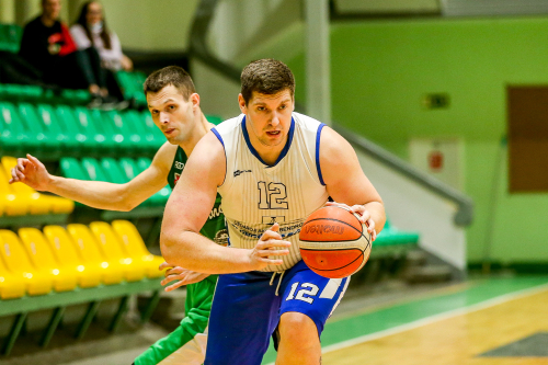 Mindaugas Norvaišas buvo sunkiai sulaikomas po krepšiu, tačiau pergalės komandai tai negarantavo Mindaugas Norvaišas buvo sunkiai sulaikomas po krepšiu, tačiau pergalės komandai tai negarantavo