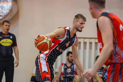 Rokas Petkevičius atkovojo 19 kamuolių, iš jų 8 po varžovų krepšiu Rokas Petkevičius atkovojo 19 kamuolių, iš jų 8 po varžovų krepšiu