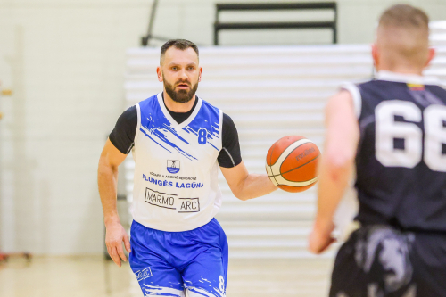 Čempionų titulą ginanti Rietavo komanda kol kas žengia pergalingai Čempionų titulą ginanti Rietavo komanda kol kas žengia pergalingai