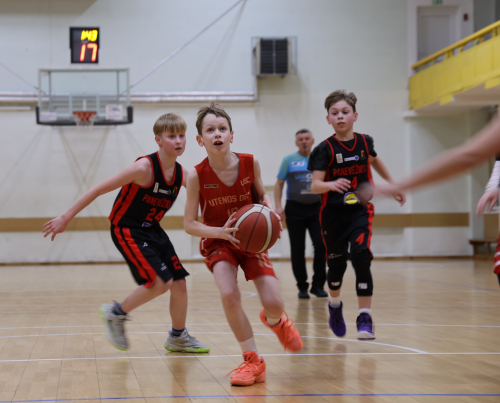 Čempionate debiutuojantys uteniškiai kibo į atlapus vieniems iš favoritų